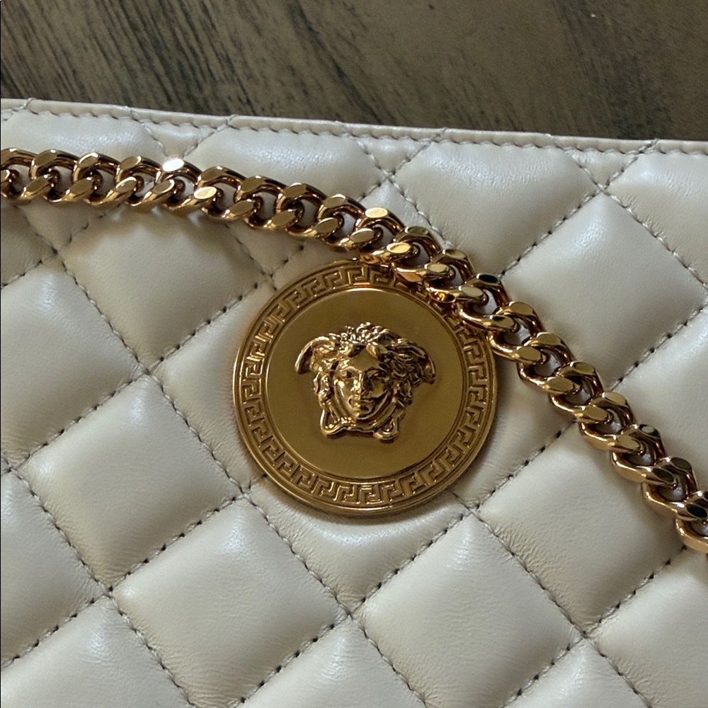 Versace Quilted Cream Shoulder Bag with Gold Chain Medusa Shoulder Bag - Picture 8 of 10